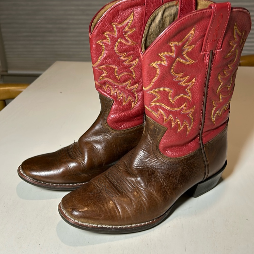 Vintage Ariat Cowboy boots Women’s size 5.5 (youth  size 4).